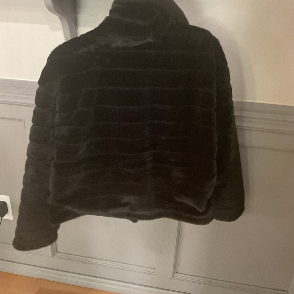 Sabrina Lauren Short Faux-Fur Teddy Jacket in Black - Picture 2 of 5